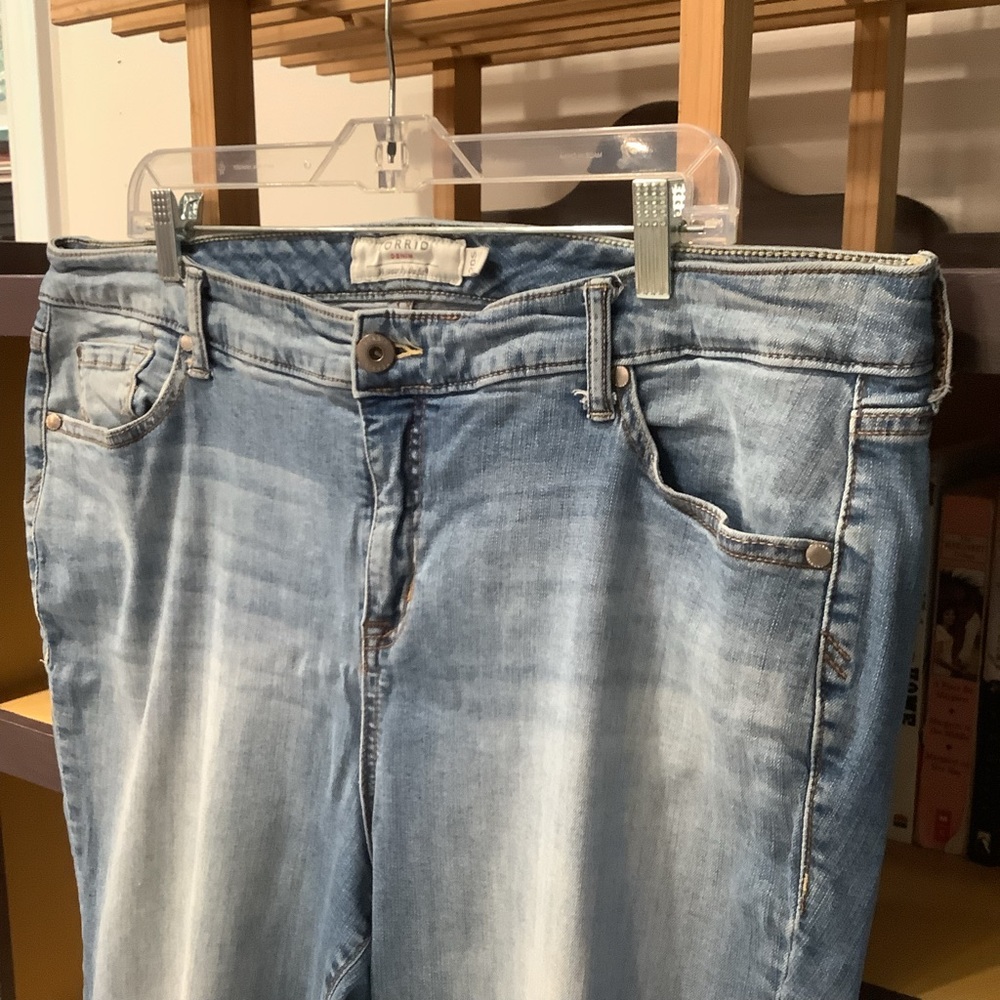 TORRID Plus Size Light Wash Skinny Jeans Size 20 Short - Picture 2 of 7